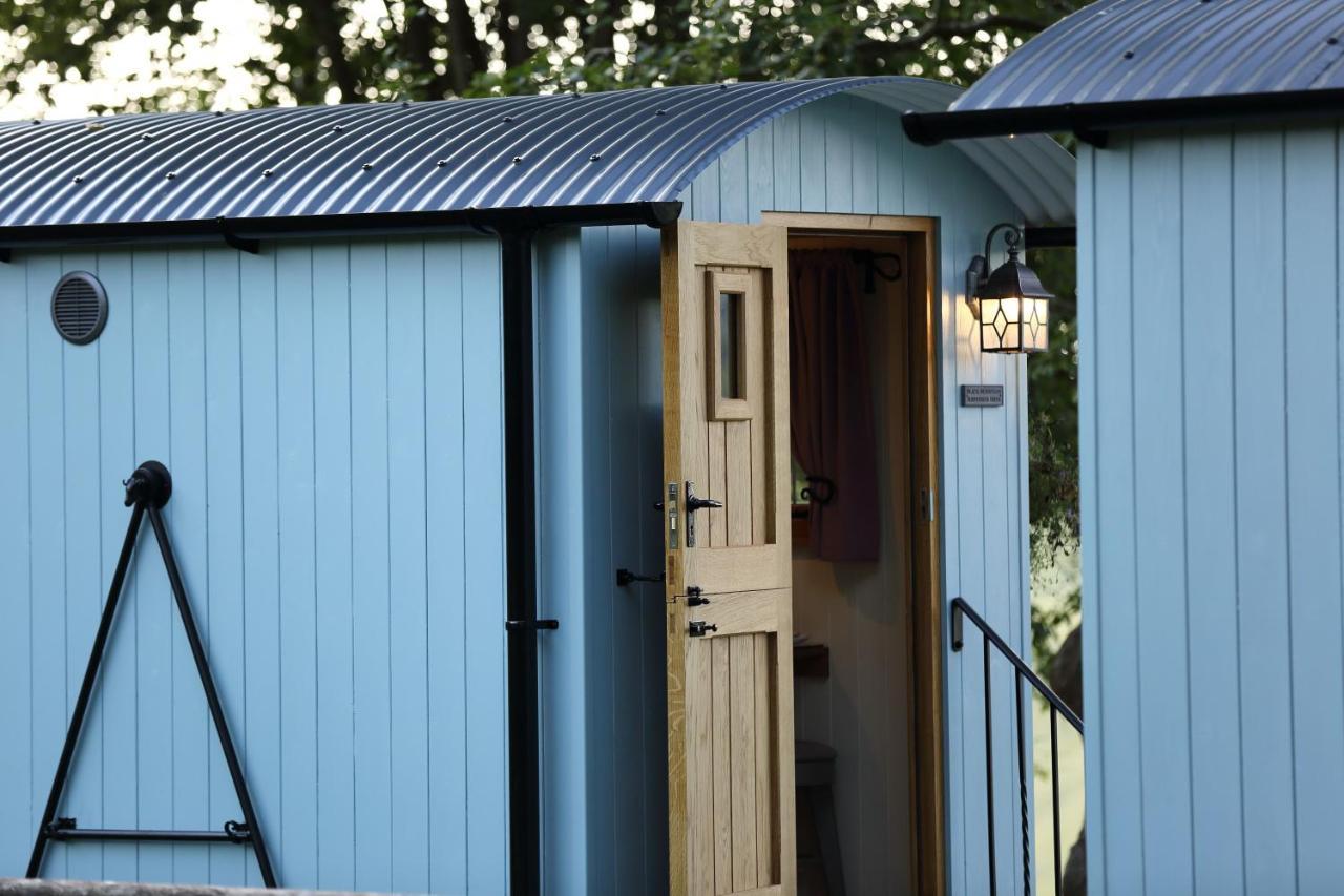 Upper Gelli Luxury Holiday Lodge, Converted Dairy & Cosy Shepherds Huts Welshpool Exterior photo