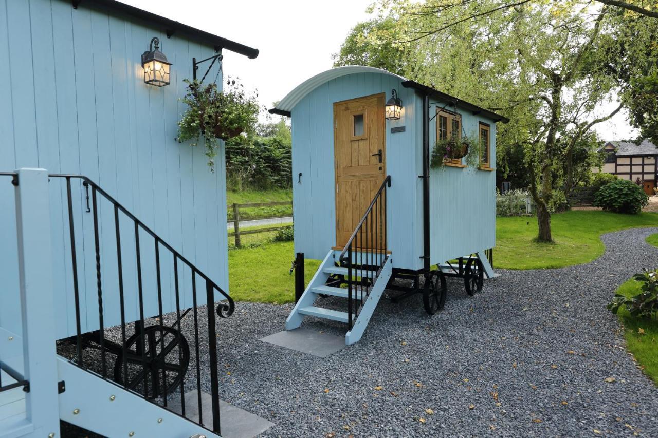 Upper Gelli Luxury Holiday Lodge, Converted Dairy & Cosy Shepherds Huts Welshpool Exterior photo
