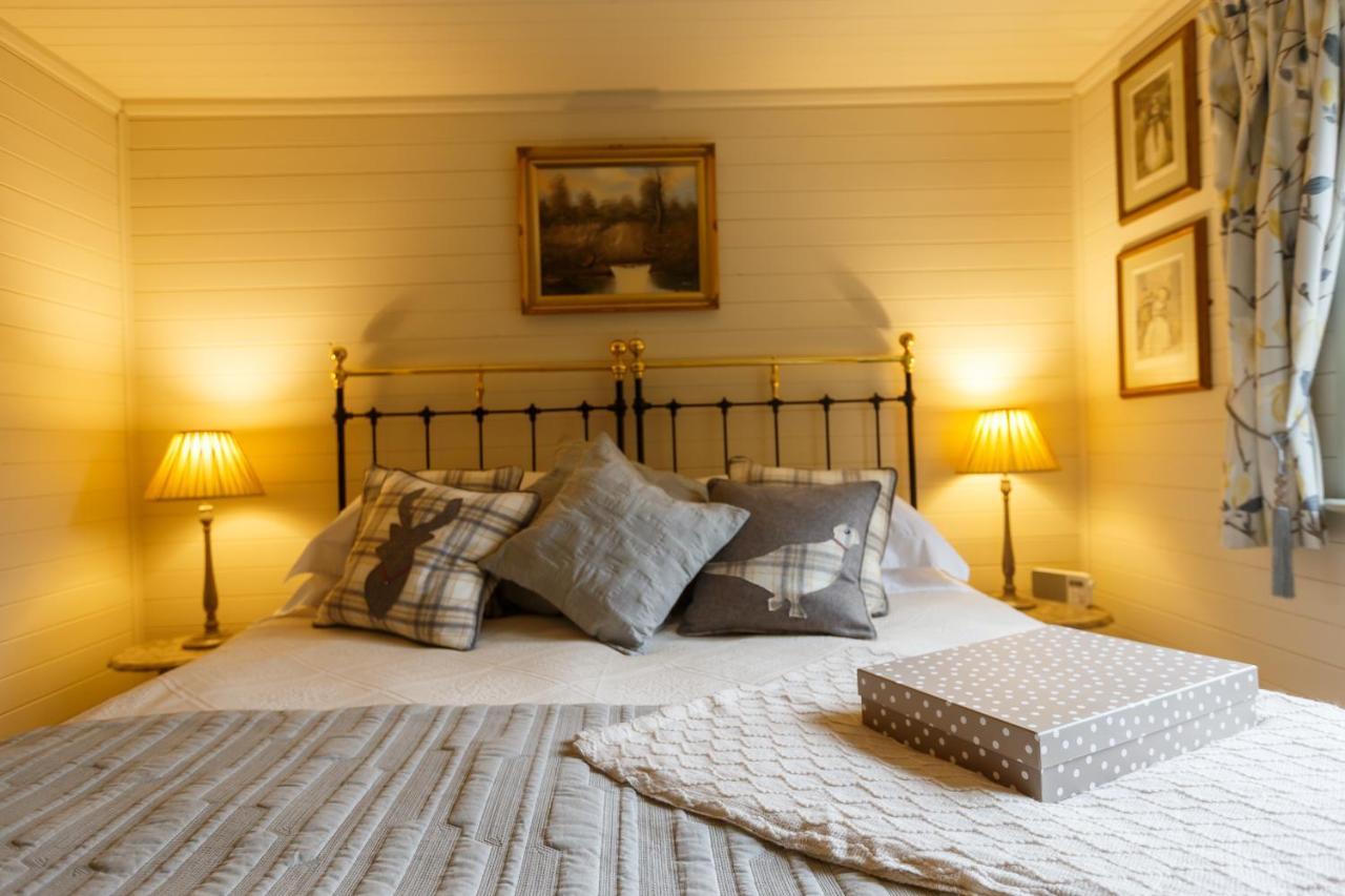 Upper Gelli Luxury Holiday Lodge, Converted Dairy & Cosy Shepherds Huts Welshpool Exterior photo
